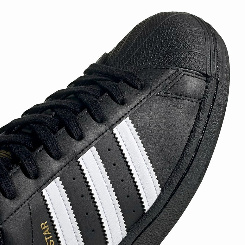 SUPERSTAR Adidas Shoes Advertisement