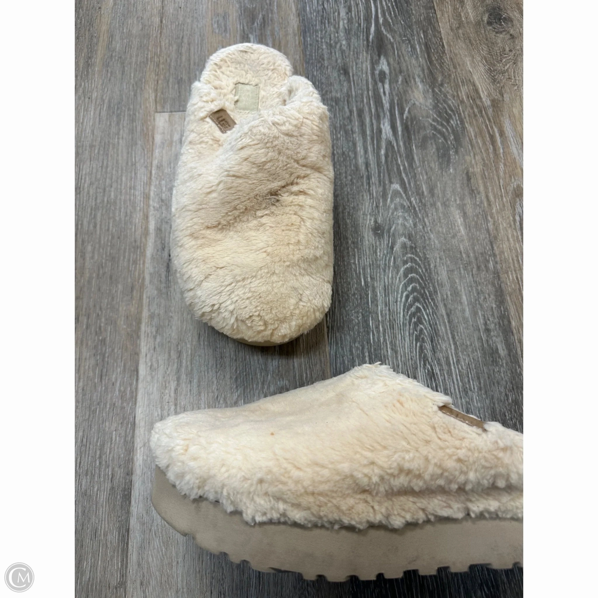 Hanohano Slippers Slippers By Ugg In Cream