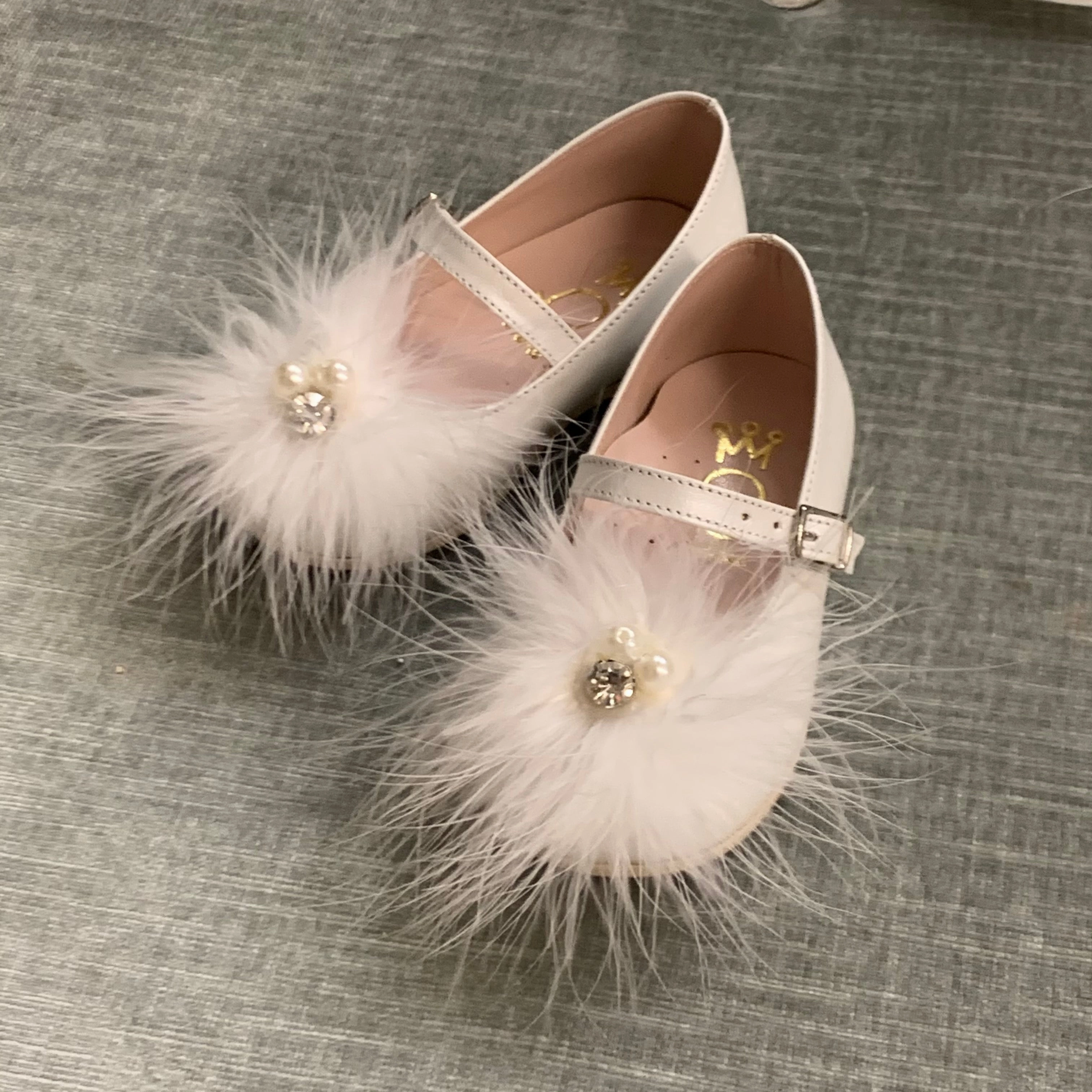 Ever Kid Pearlized Leather Shoe On The Roger Clubhouse Shoes