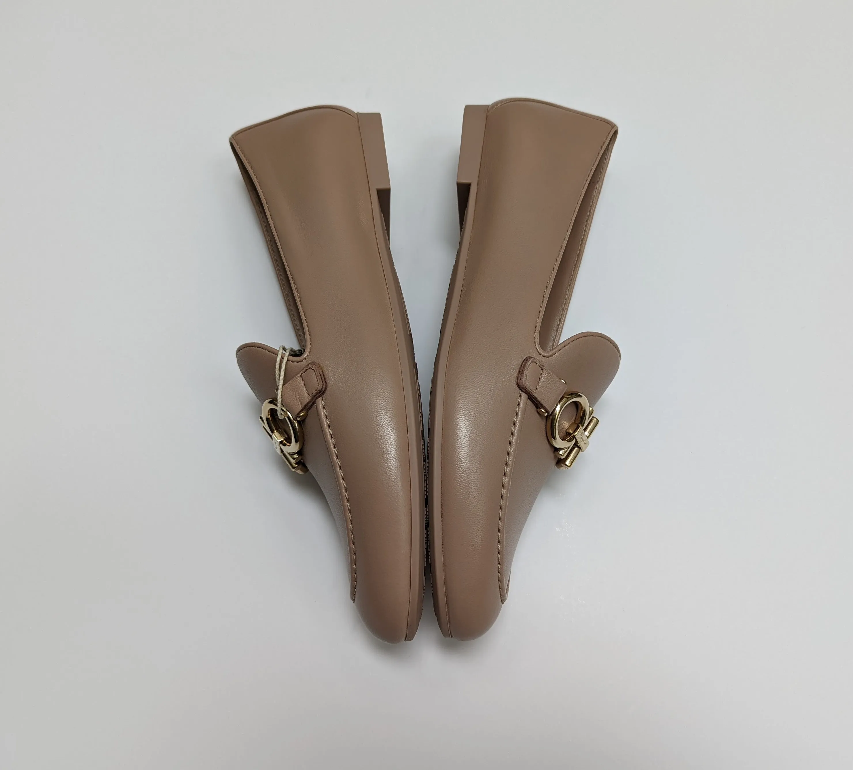 Ferragamo Trifoglio Stone Leather Loafers Flats Loafers Silver Buckle