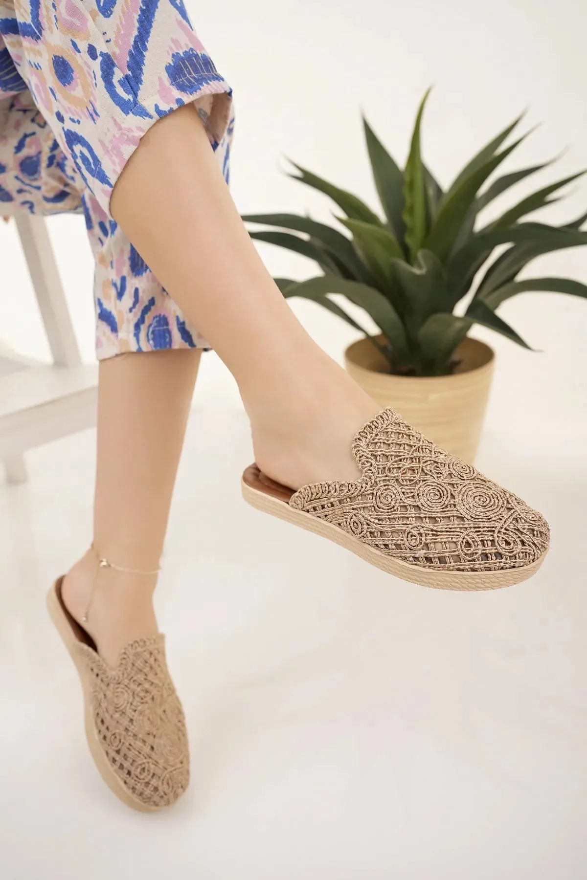 Cactus Slippers Modafrsat  Women's Straw  Closed Knit Lace Embroidery Slippers