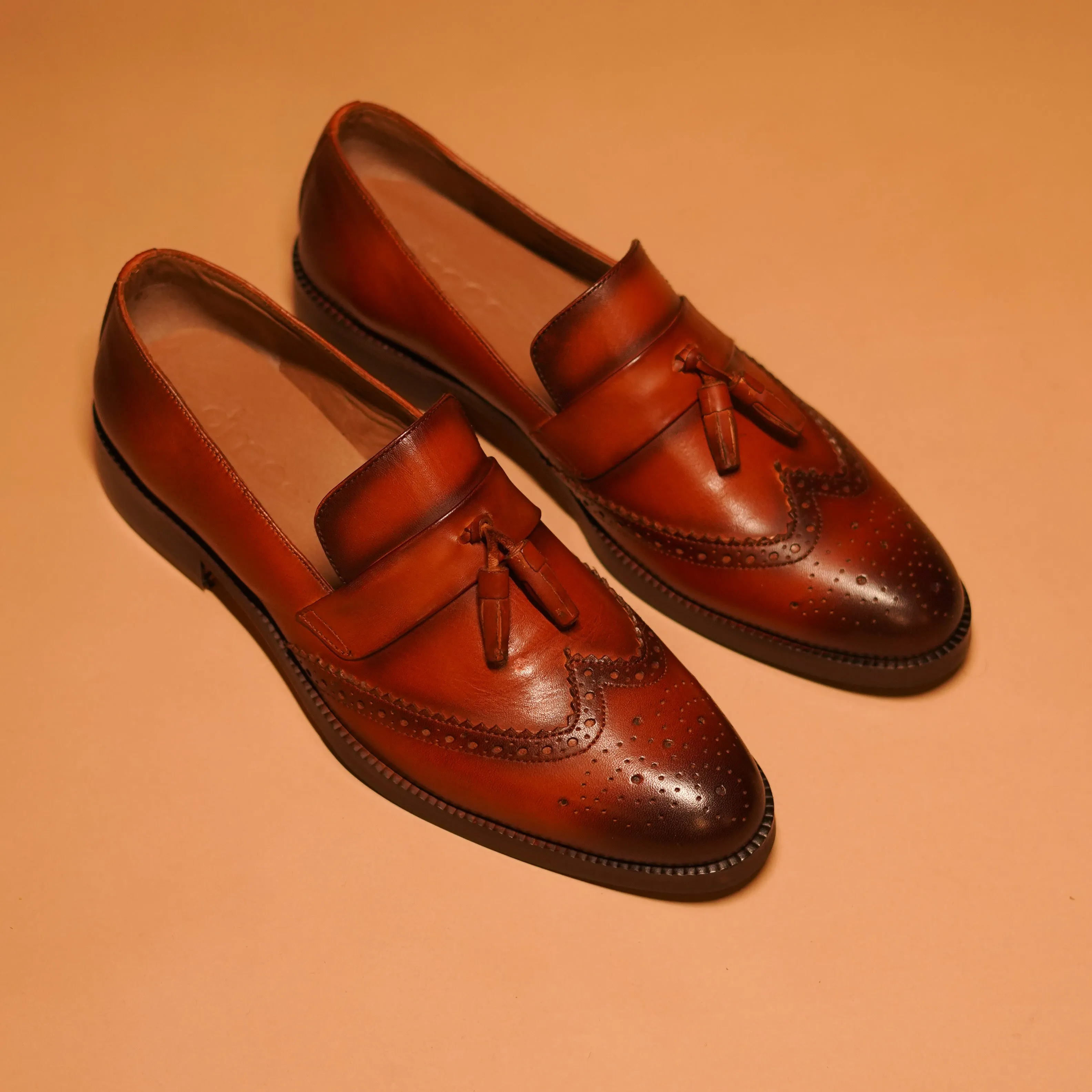 Light On The Loafers Motivo Broguo | Tan full-grain handcrafted loafers