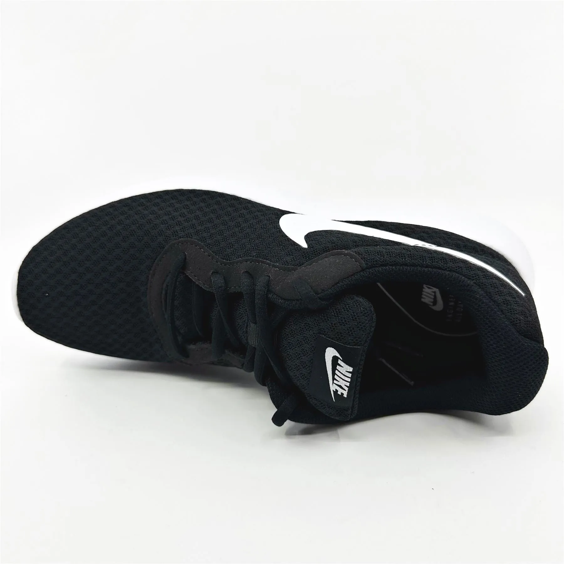 Nike Tanjun Black White Womens Athletic Sneaker 5 Tr Running Shoes
