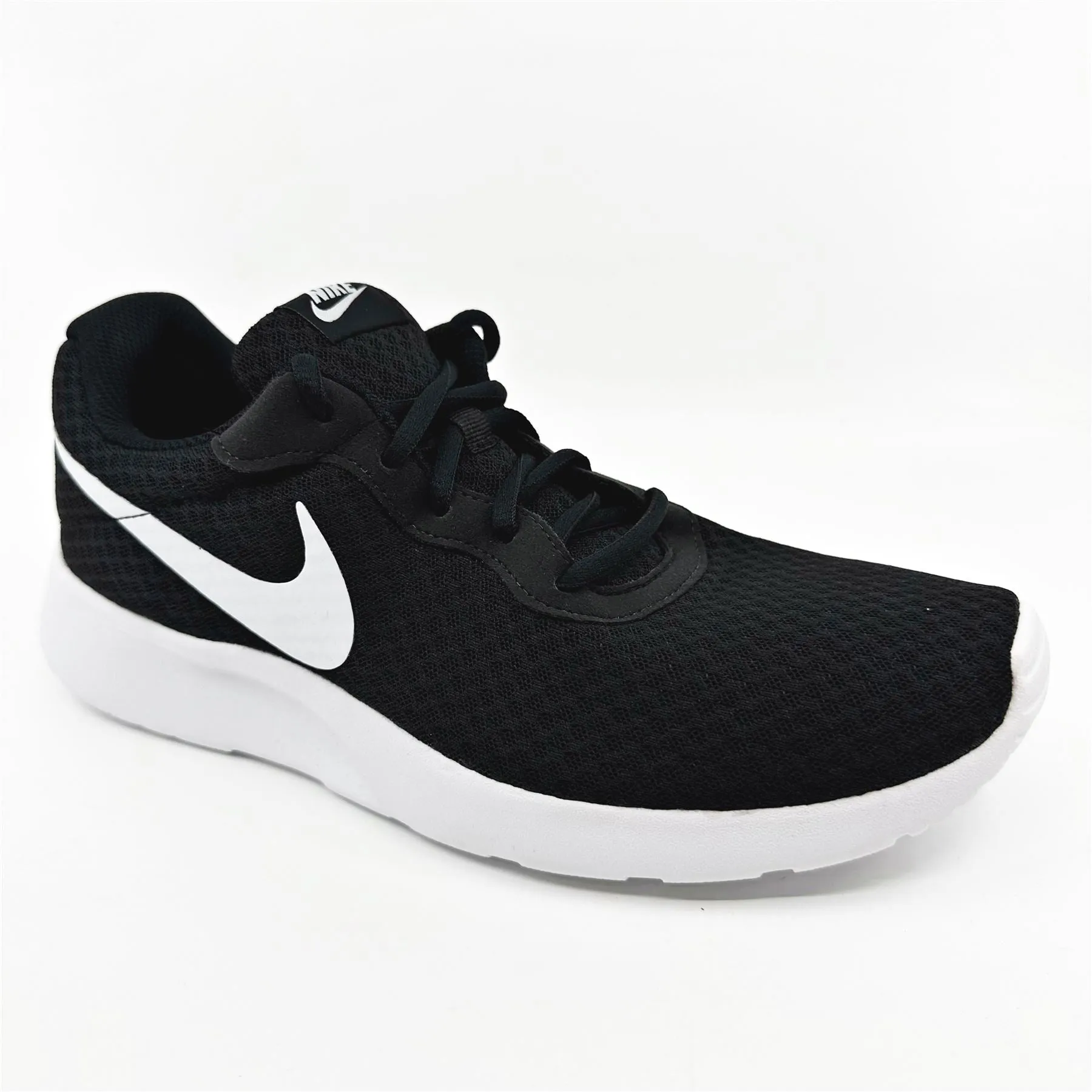 8mm Drop Running Shoes Nike Tanjun Black White Womens Athletic Sneaker