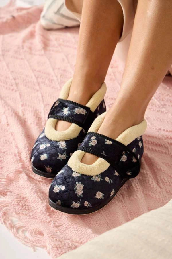 Usa Made Slippers Panda Emille Women's Slippers - Black Floral