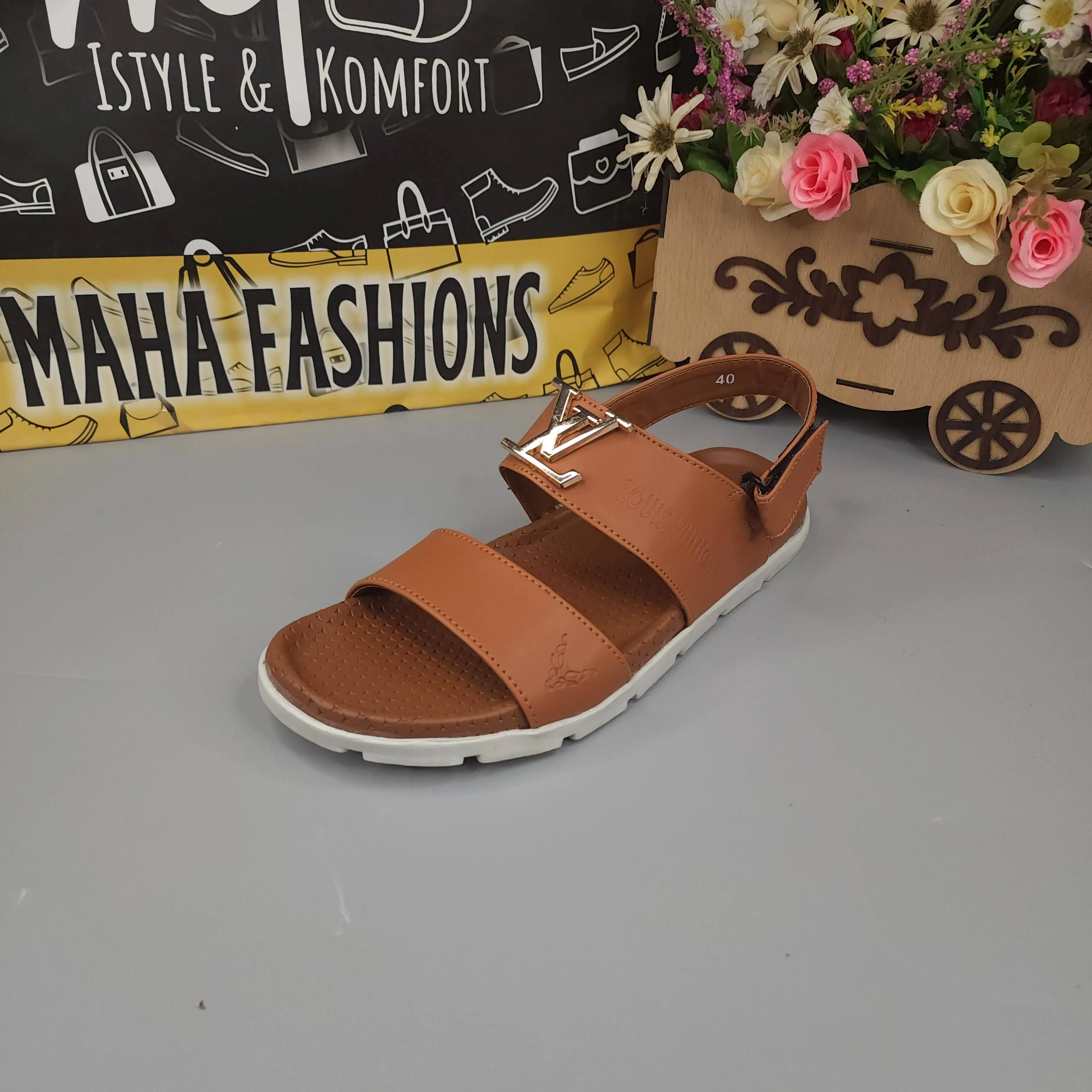 Camel Sandals with Golden Buckle Quiksilver Sandals