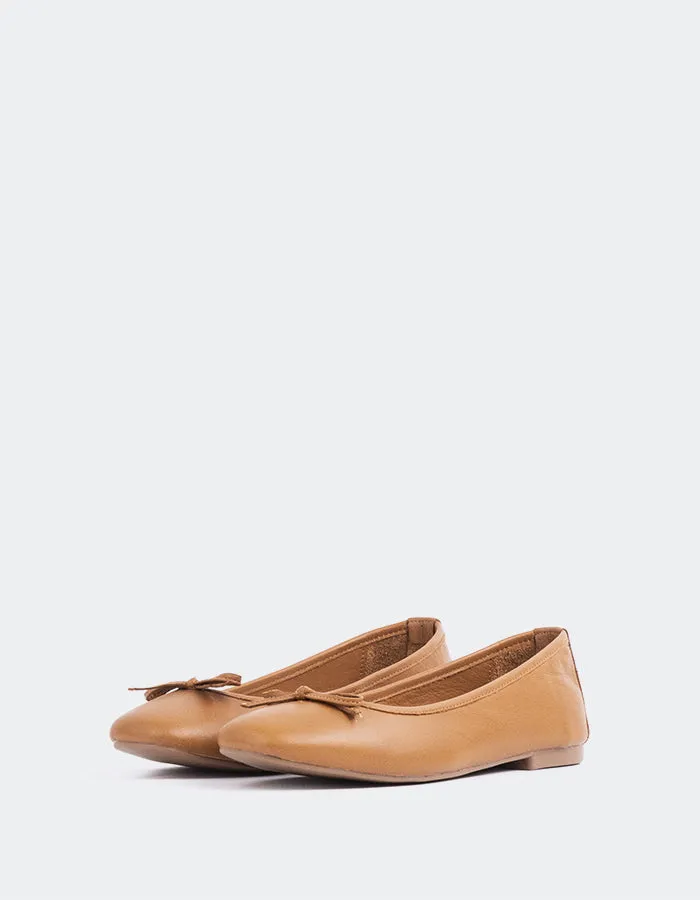Flat Closed Toe Shoes Ramesses Tan Leather