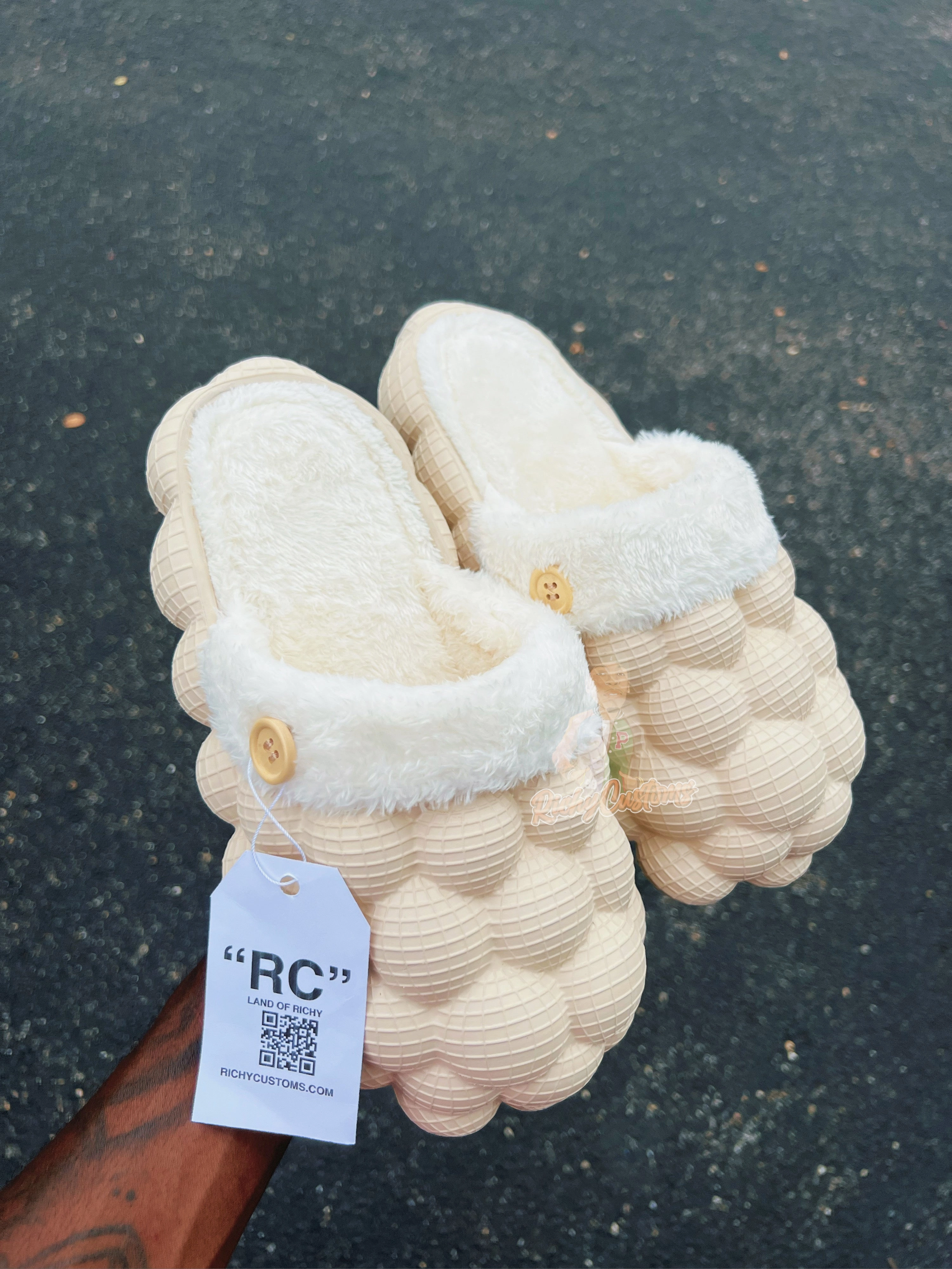 Killer Whale Sliders Richy PUFFS Ball Slippers Beige X  "COZY"