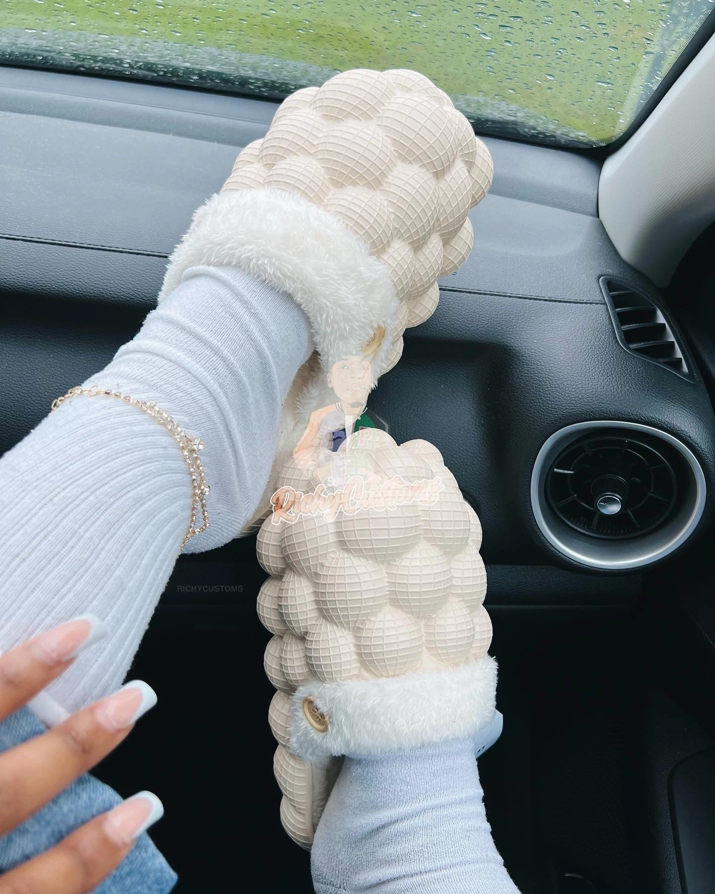 Indoor Japanese Slippers Richy PUFFS Ball Slippers Beige X  "COZY"