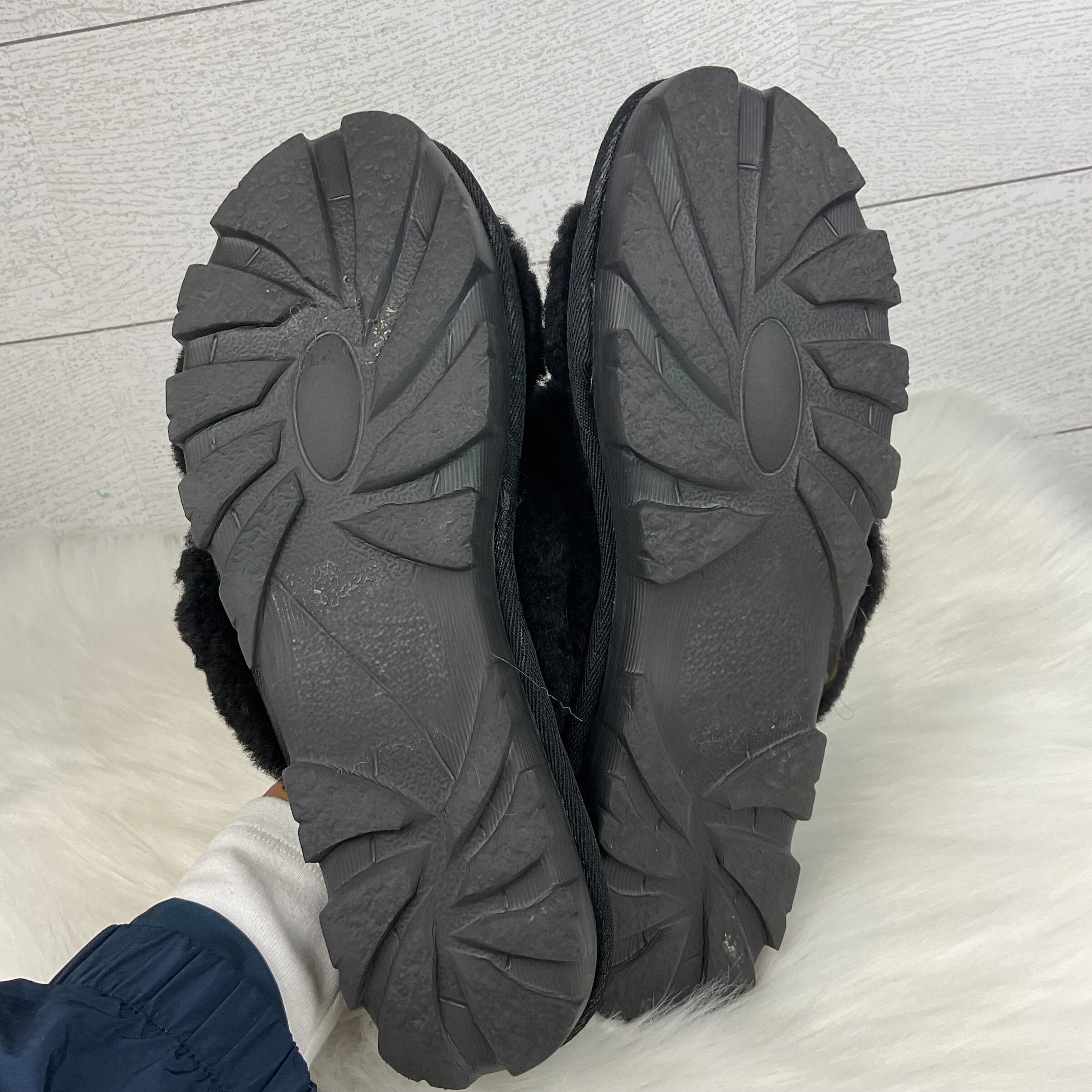 Slippers Designer By Ugg Anti Odor Slippers