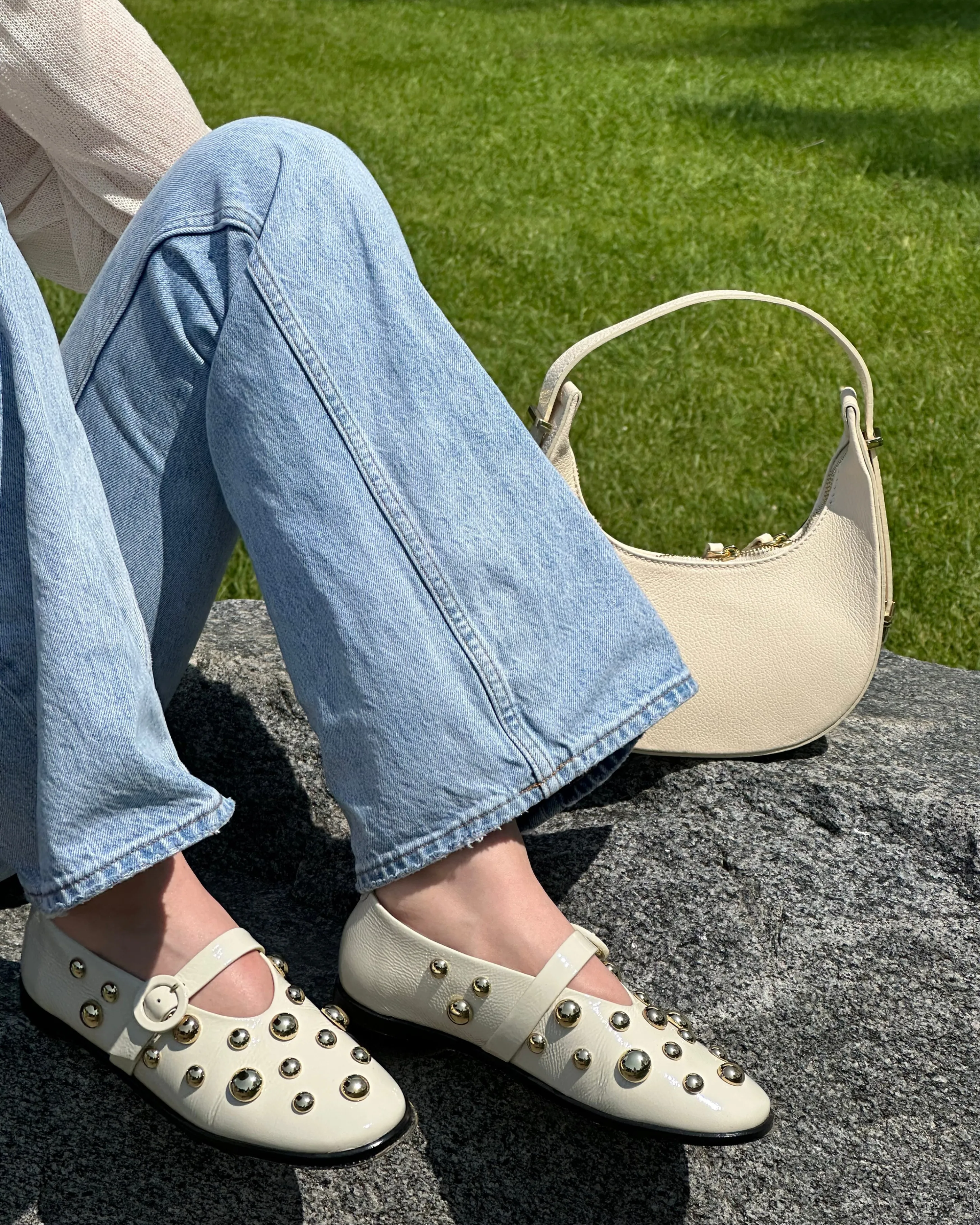 Aeloria Off White Naplack Rose Flat Shoes