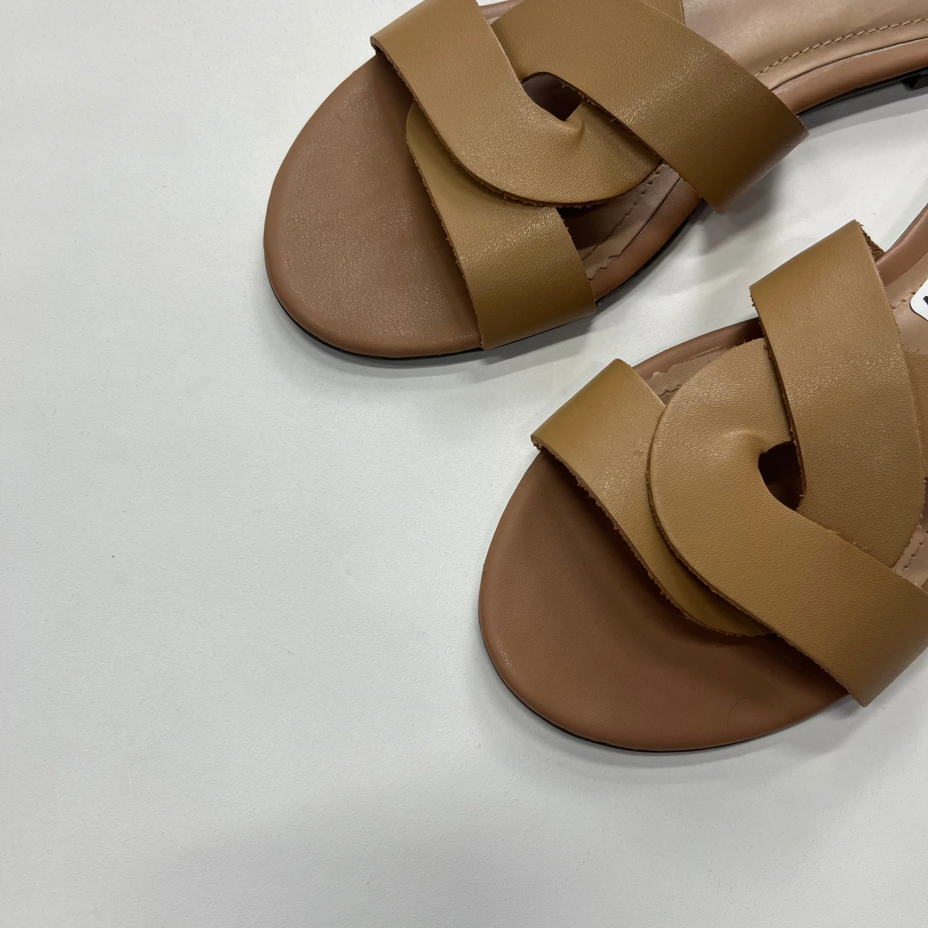 Custom Imprint Flip Flops Tan Sandals Flip Flops Cl By Laundry, Size 6.5