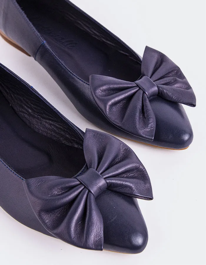 Ulwin Navy Leather Flat Bottom Shoes