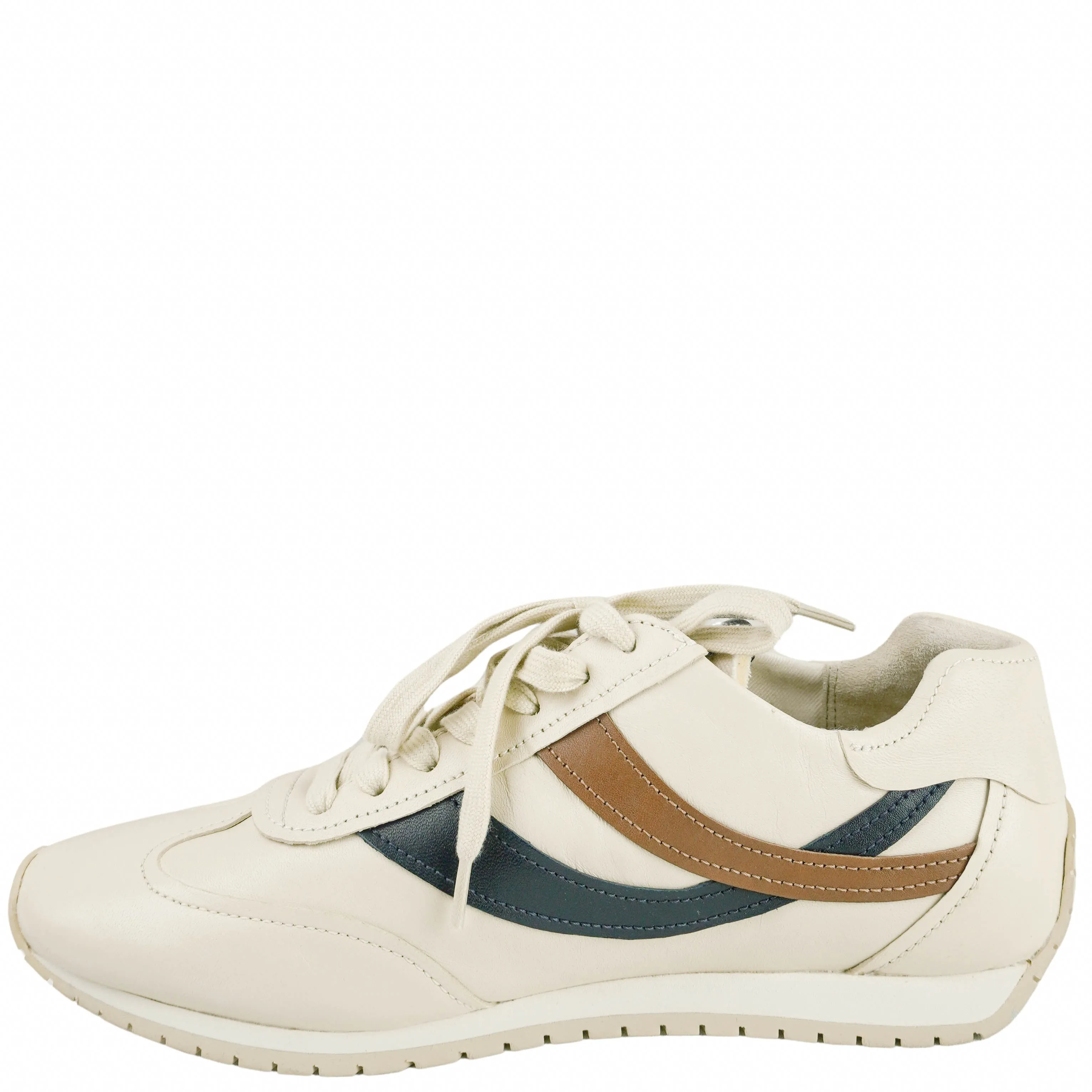 With Good Support For Flat Feet Vince. Oasis Runner Sneakers in Cream