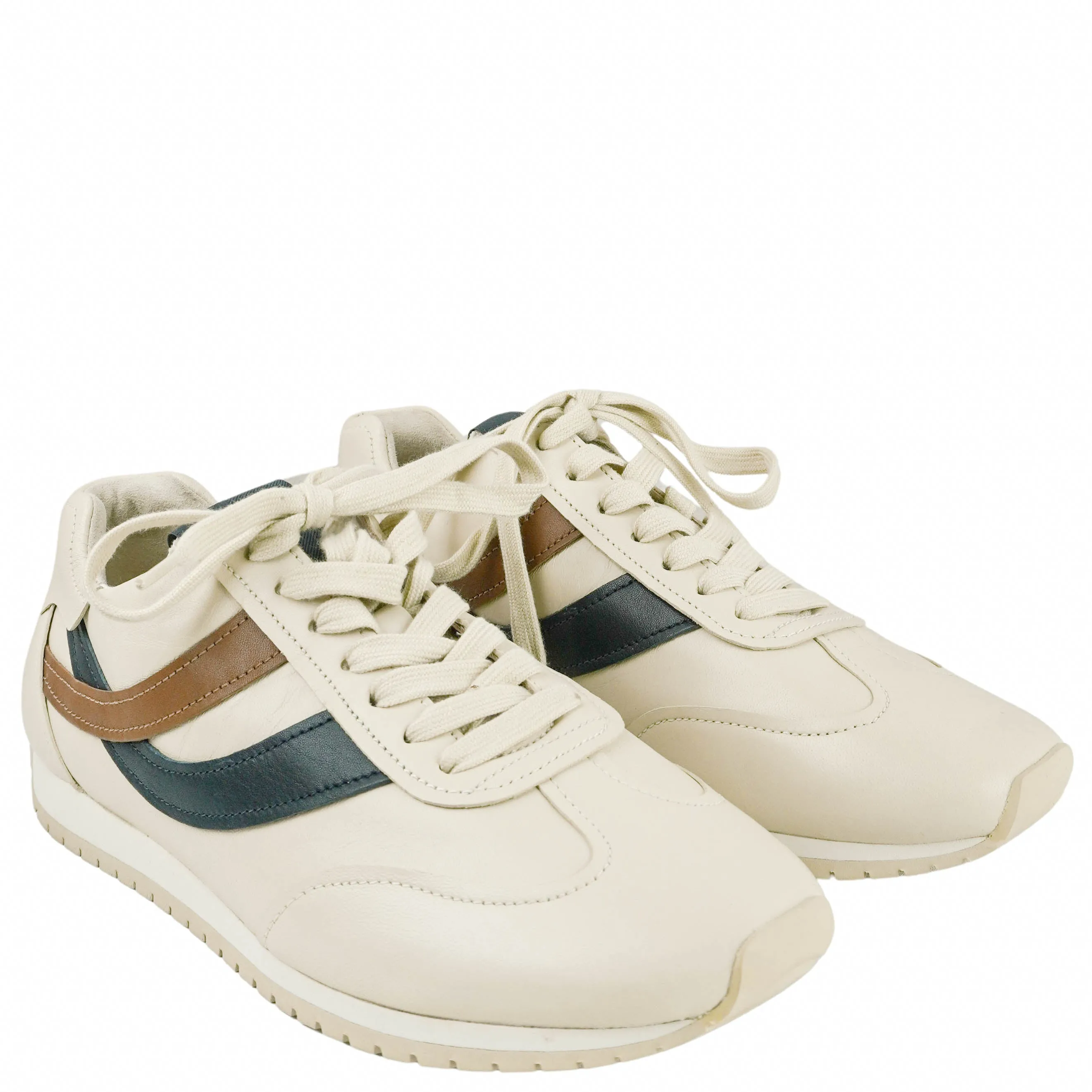 Bottom Shoes For Vince. Oasis Runner Sneakers in Cream
