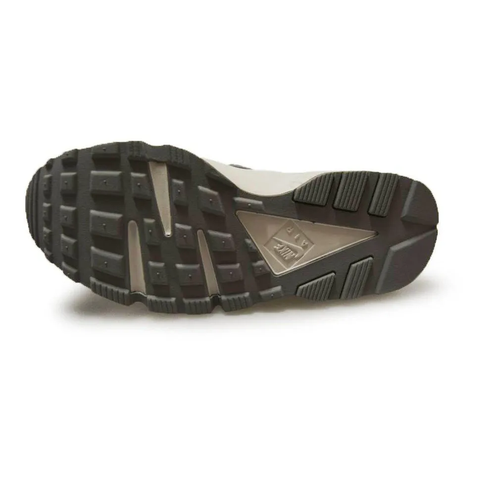 Womens Nike Air Huarache Run SE Running Shoes For Flat And Wide Feet
